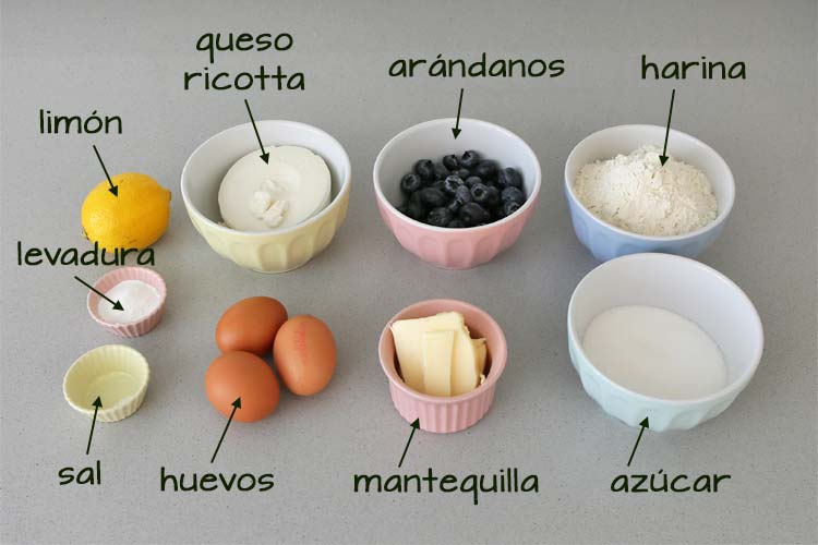 Ingredientes para hacer el bizcocho de queso ricotta y arándanos