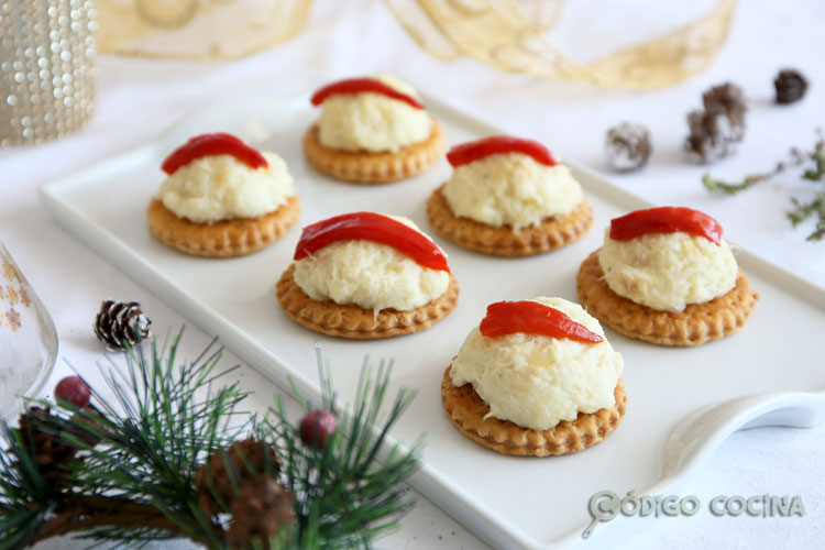 Canapés de brandada de bacalao sobre hojaldre