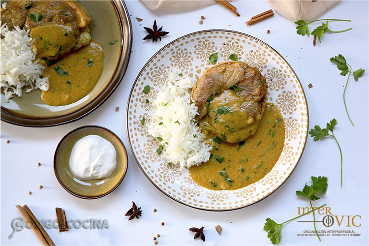 Tournedó de cordero con salsa de curry y arroz basmati