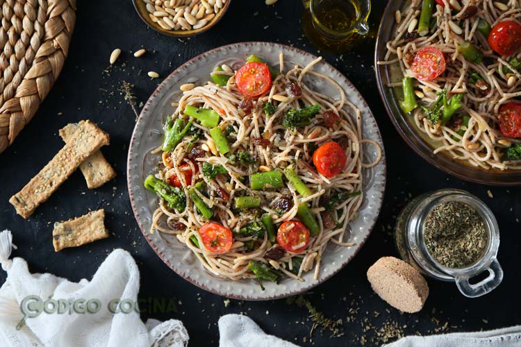 Pasta de espelta con verduras