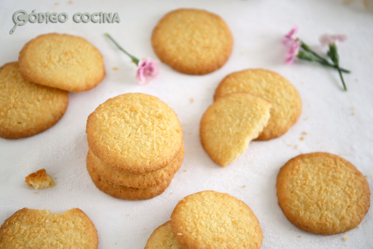 Hornear galletas de coco rallado