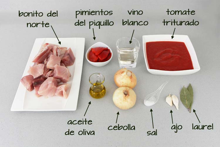 Ingredientes para hacer bonito con tomate