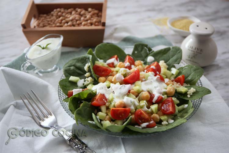 Ensalada de garbanzos, espinacas y cuscús