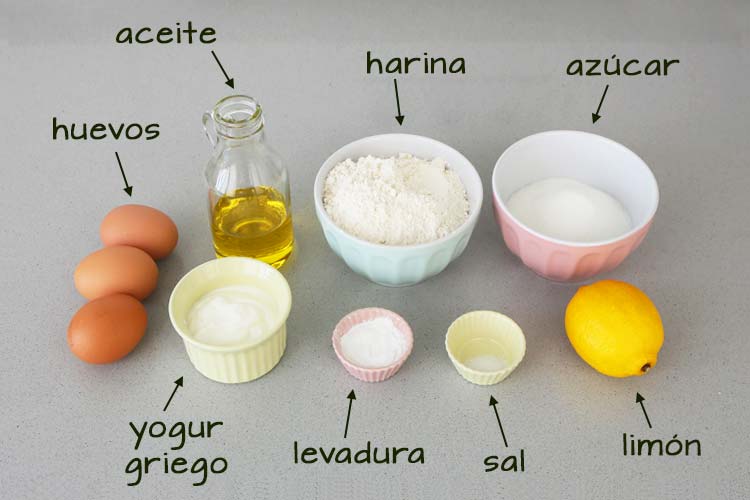 Ingredientes para hacer un bizcocho de yogur y limón