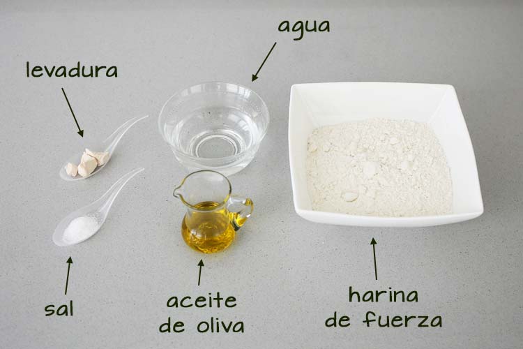 Ingredientes para hacer masa de pizza casera con el robot de cocina Mambo