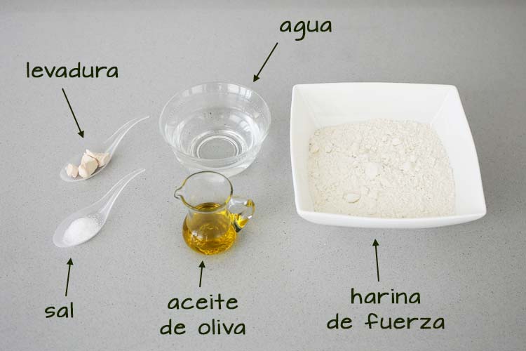 Ingredientes para hacer masa de pizza casera con el robot de cocina Mambo