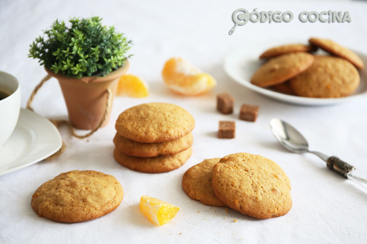 Galletas de naranja con el robot Mambo.