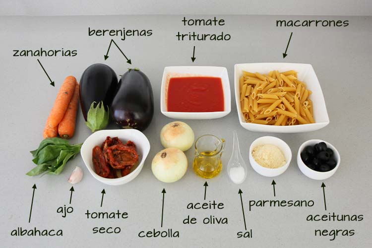 Ingredientes para hacer macarrones con berenjena