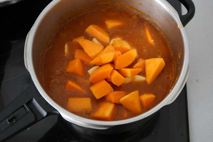 Incorporar la calabaza, la zanahoria y la patata