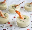Vasitos de crema de puerros con langostino