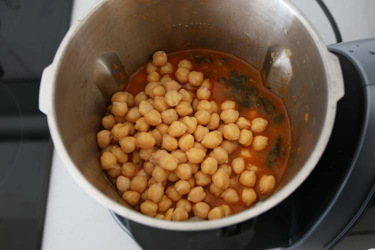 Incorporar los garbanzos en Mambo