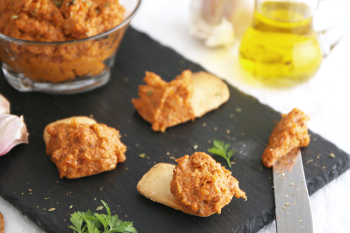 Paté de tomate seco y almendras