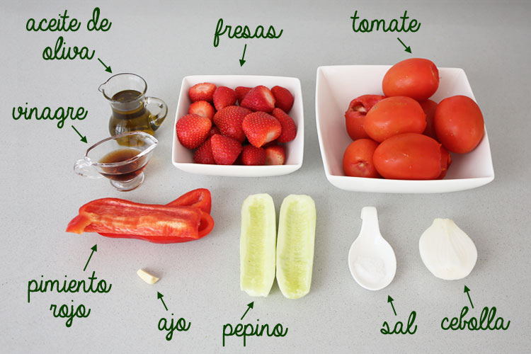 Ingredientes para hacer gazpacho de fresa