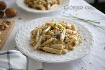 Pasta con queso gorgonzola y nueces