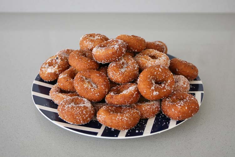 Rosquillas fritas con azúcar