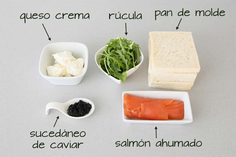 Ingredientes para hacer rollitos de salmón ahumado y queso crema