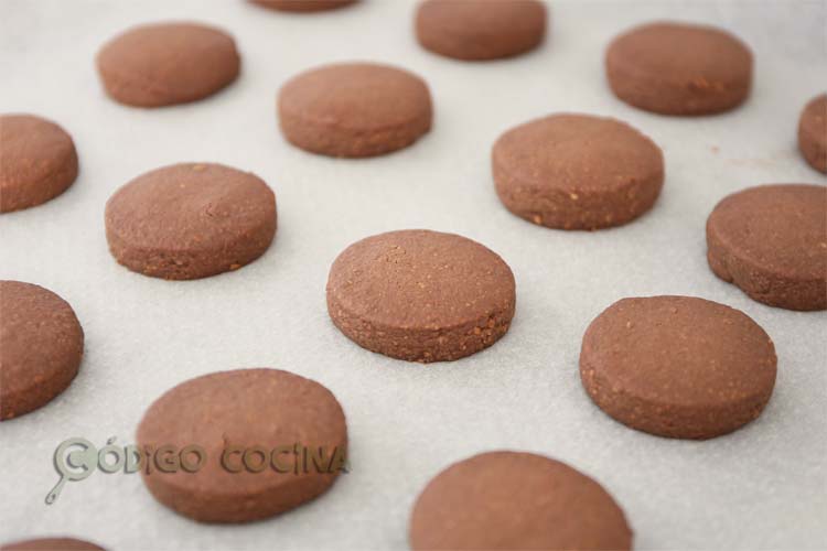 hornear polvorones caseros de chocolate
