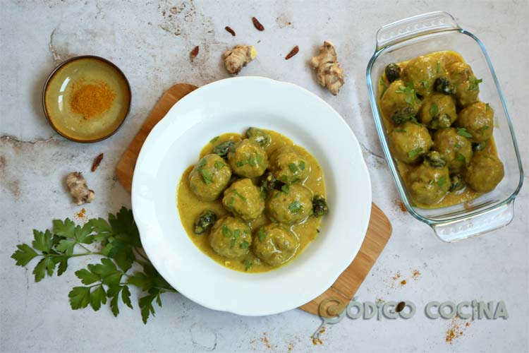 Albóndigas en salsa de curry, receta fácil y muy aromática