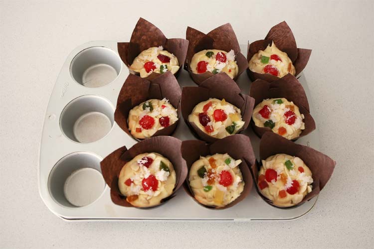 Muffins decorados con fruta confitada