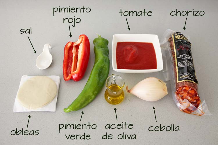 Ingredientes para hacer empanadillas de pisto y chorizo