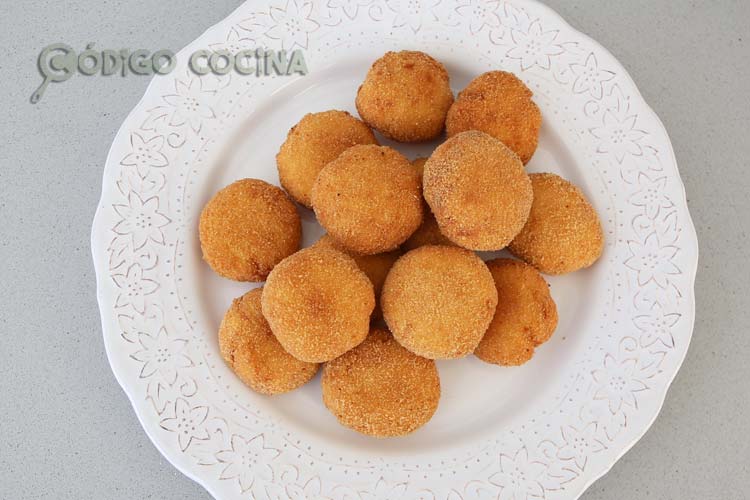 Nuggets de pollo caseros de aspecto crujiente