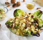 Ensalada de pollo, manzana, nueces y pasas