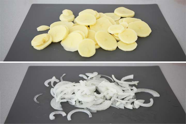 Patatas y cebolla cortadas en rodajas