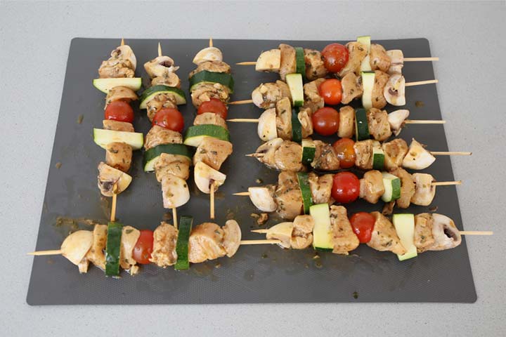 Brochetas montadas en palitos