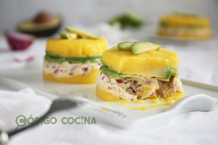 Causa limeña de pollo