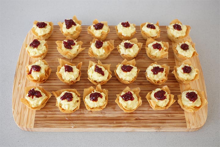 Canapés de bacalao con mermelada de pimientos del piquillo