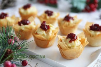 Cestitas de masa filo con brandada de bacalao y mermelada de pimientos del piquillo