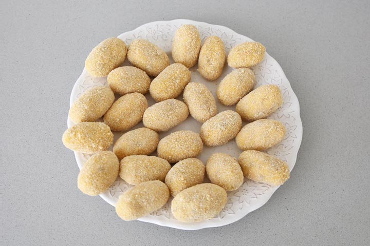 Croquetas de cocido rebozadas en huevo y pan rallado