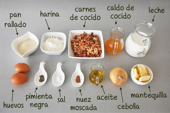 Ingredientes para hacer croquetas de cocido sobre la encimera de la cocina