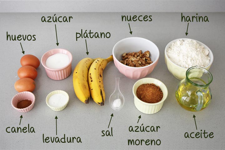 Ingredientes para hacer muffins de plátano y nueces