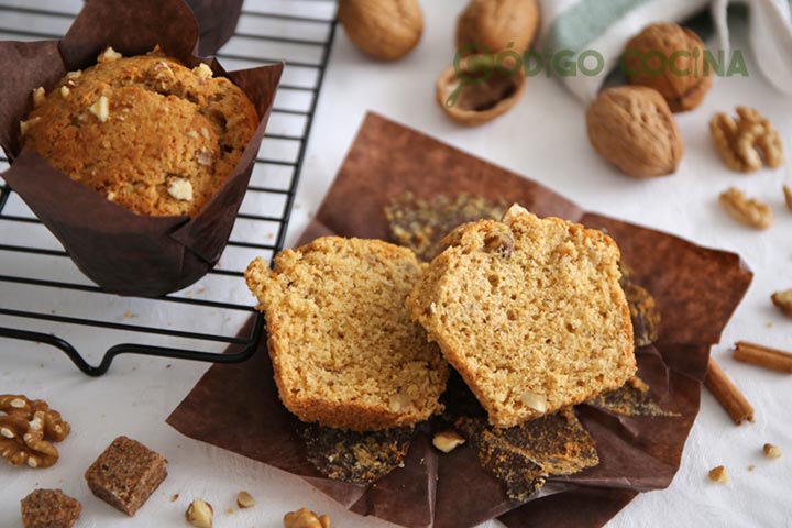 Muffins de plátano y nueces esponjosos