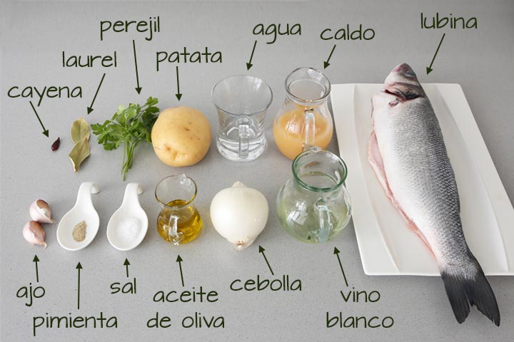 Ingredientes para hacer lubina al horno con patatas panaderas