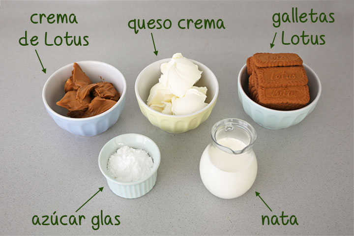 Ingredientes para hacer vasitos de cheesecake de galletas Lotus