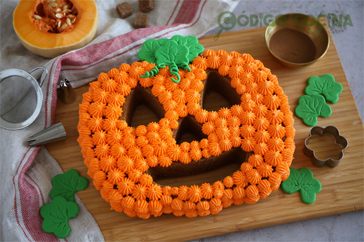 Bizcocho con forma de calabaza para Halloween