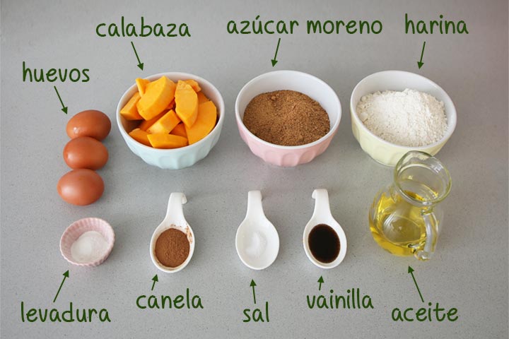 Ingredientes para hacer bizcocho con forma de calabaza