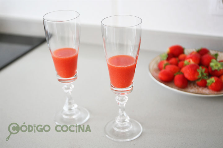 Copas de champagne con fresas