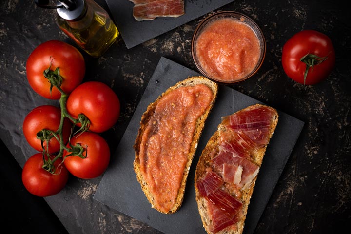 Tostadas con jamón ibérico y tomate