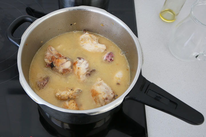 Pollo guisado en olla expréss