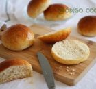 Medias noches caseras hechas con masa madre