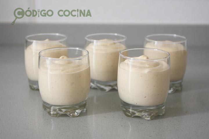 Mousse de turrón en vasitos