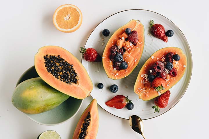 Papaya con frutos rojos