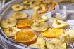 Alimentos deshidratados: manzana y naranja
