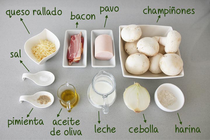 Ingredientes para hacer champiñones rellenos de pavo y bacon
