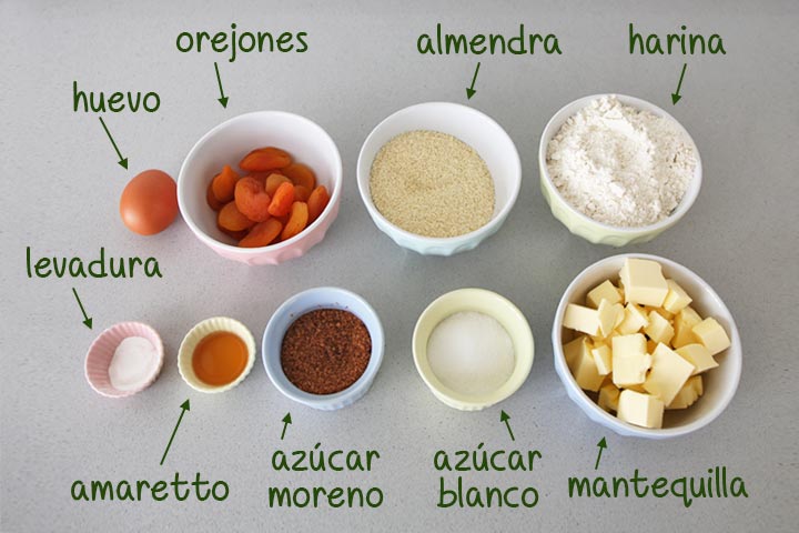 Ingredientes para hacer galletas de albaricoque y almendra