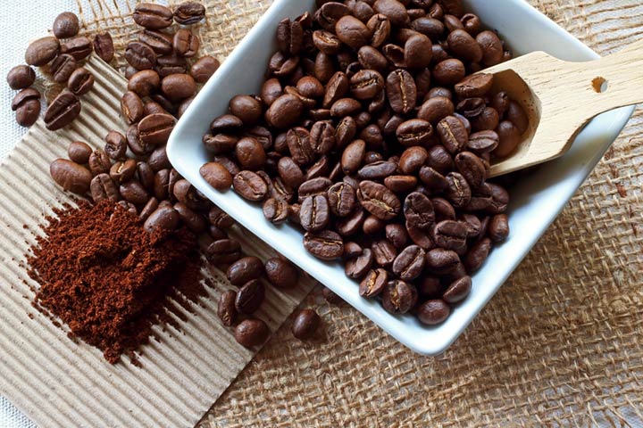 Granos de café tostado y café molido
