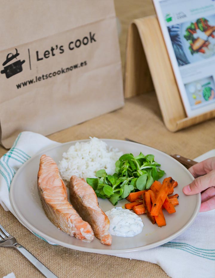 Plato de salmón cocinado con un kit de Let´s Cook